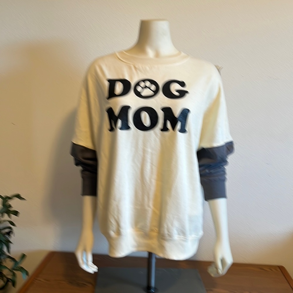 MODERNLUX “Dog Mom” Crew Neck Sweater Size: L EUC